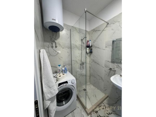 Tirane, jepet me qera apartament 1+1 Kati 5, 62 m² 550 € (5 Majit)