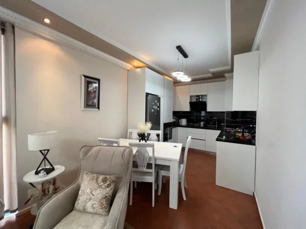 Tirane, shes apartament 2+1+Ballkon Kati 6, 108 m² 150.000 € (rruga Teodor Keko)