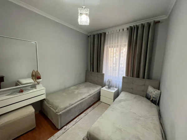 Tirane, shes apartament 2+1+Ballkon Kati 6, 108 m² 150.000 € (rruga Teodor Keko)