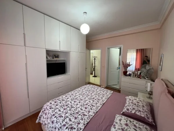 Tirane, shes apartament 2+1+Ballkon Kati 6, 108 m² 150.000 € (rruga Teodor Keko)
