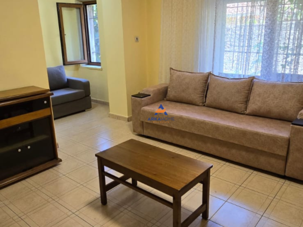 Tirane, shitet apartament 2+1+Ballkon Kati 1, 98 m² 195.000 € (RRUGA FORTUZI,SHKOLLA JERONIM DE RADA)