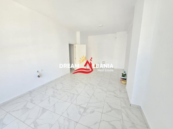 Tirane, jepet me qera zyre Kati 3, 111 m² 1.200 € (prane Square 21 rruga e Kavajes)