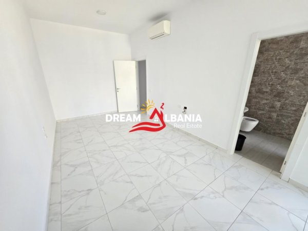 Tirane, jepet me qera zyre Kati 3, 111 m² 1.200 € (prane Square 21 rruga e Kavajes)