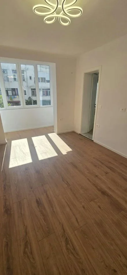 Tirane, shitet vetem 1 dhome 1+1 Kati 3, 30 m² 95.000 € (Rruga ''Myslym Shyri")