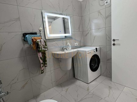 Tirane, jepet me qera apartament 1+1+Ballkon Kati 10, 59 m² 500 € 