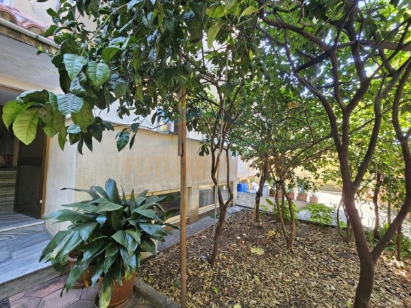 Tirane, jepet me qera apartament 3+1+Ballkon Kati 1, 145 m² 550 € (Xhamia e Tabakeve)