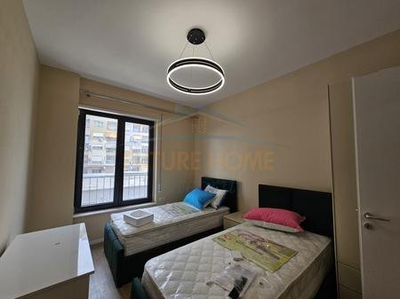 Tirane, jepet me qera apartament 2+1+Ballkon Kati 2, 94 m² 650 € 