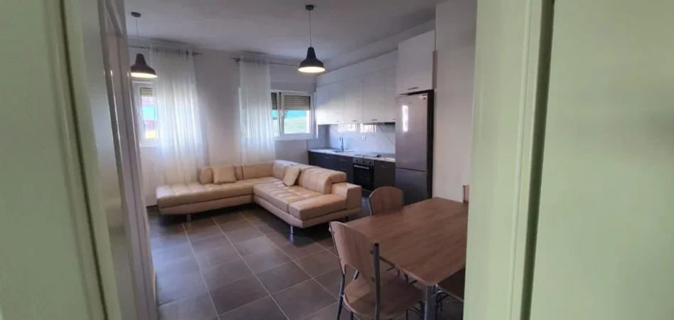 Tirane, jepet me qera apartament 2+1 Kati 0, 82 m² 450 € (Kompleksi Mangalem)