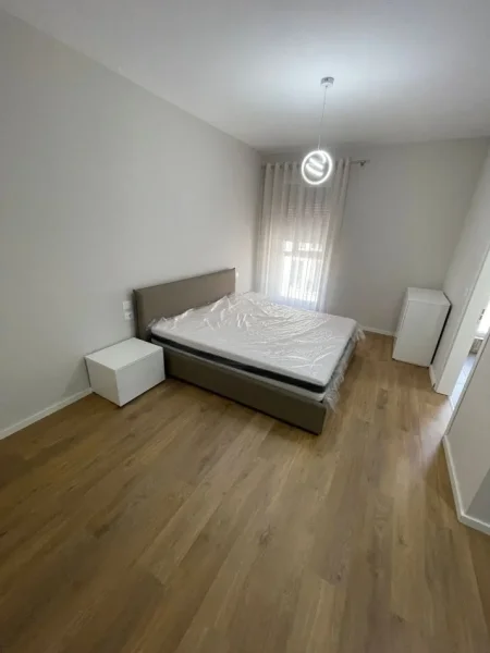 Tirane, jepet me qera apartament 2+1+Aneks+Ballkon Kati 8, 90 m² 650 € (Kompleksi Trio Tower)