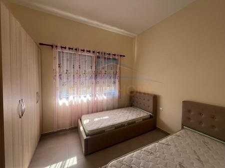 Tirane, jepet me qera apartament 2+1+Ballkon Kati 2, 102 m² 500 € 