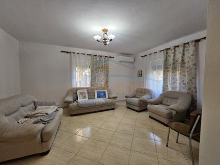 Tirane, jepet me qera apartament 2+1 Kati 1, 145 m² 550 € 