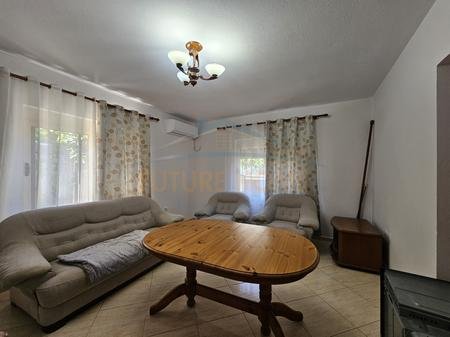 Tirane, jepet me qera apartament 2+1 Kati 1, 145 m² 550 € 
