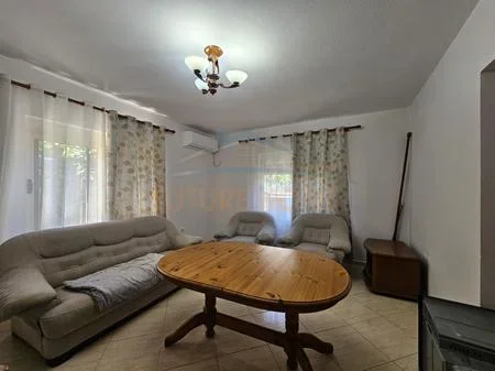 Tirane, jepet me qera apartament 2+1 Kati 1, 145 m² 550 € 