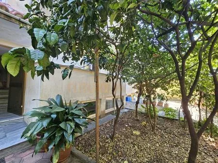 Tirane, jepet me qera apartament 2+1 Kati 1, 145 m² 550 € 