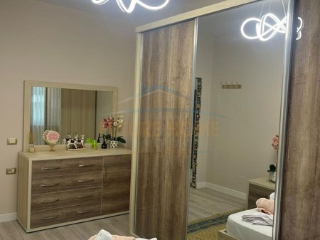 Tirane, jepet me qera apartament 1+1 Kati 9, 90 m² 1.000 € 