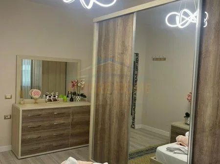 Tirane, jepet me qera apartament 1+1 Kati 9, 90 m² 1.000 € 