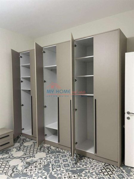 Tirane, jepet me qera apartament 2+1+Ballkon Kati 2, 70 m² 500 € (Rruga Siri Kodra)