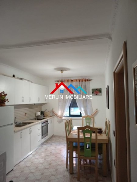 Tirane, jepet me qera apartament 2+1+Ballkon Kati 2, 70 m² 600 € (RRUGA NIKOLLA LENA)