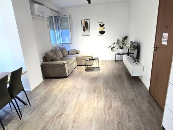 Tirane, jepet me qera apartament 1+1 Kati 3, 73 m² 700 € (PAZARI I RI)