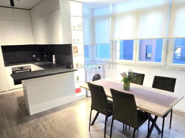 Tirane, jepet me qera apartament 1+1 Kati 3, 73 m² 700 € (PAZARI I RI)