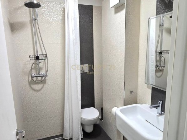 Tirane, jepet me qera apartament 1+1 Kati 3, 73 m² 700 € (PAZARI I RI)