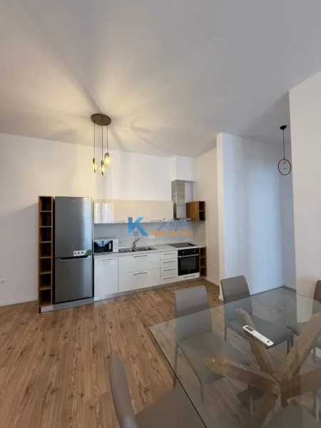 Tirane, jap me qera apartament 1+1+Ballkon Kati 3, 75 m² 800 € (Kompleksi Delijorgji)