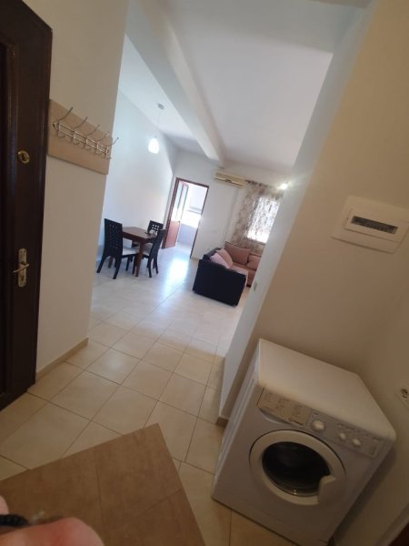 Tirane, jepet me qera apartament 1+1+Ballkon Kati 2, 76 m² 450 € (SELITE)