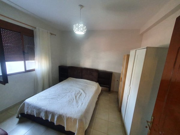 Tirane, jepet me qera apartament 1+1+Ballkon Kati 2, 76 m² 450 € (SELITE)