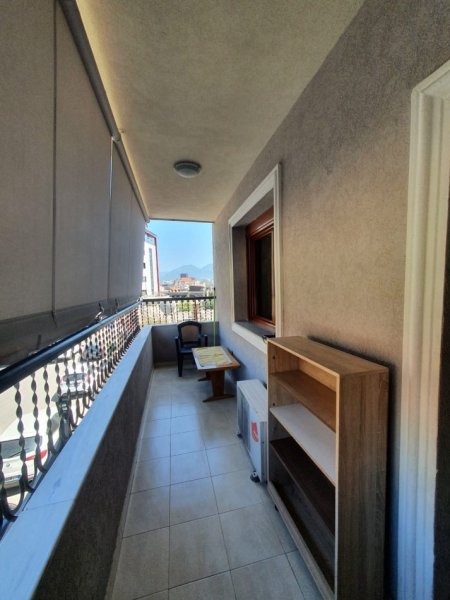 Tirane, jepet me qera apartament 1+1+Ballkon Kati 2, 76 m² 450 € (SELITE)