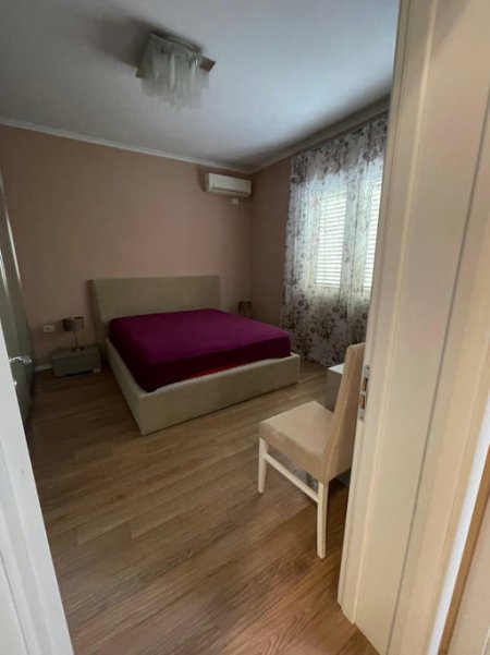 Tirane, jepet me qera apartament 1+1+Ballkon Kati 3, 65 m² 600 € (Rruga &quot;Mine Peza&quot;)