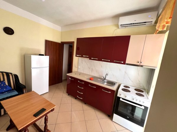 Tirane, jepet me qera apartament 1+1 Kati 3, 60 m² 450 € ( Jepet me qera Apartament 1+1 – 5 Maj (afër Concordit))