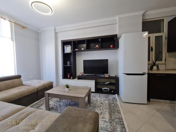 Tirane, jepet me qera apartament 1+1 Kati 3, 65 m² 550 € (rruga Rrapo Hekali)