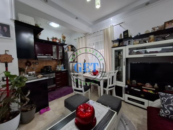 Durres, shitet apartament Kati 1, 52 m² 63.000 € (tek Shkolla Eftali Koci)