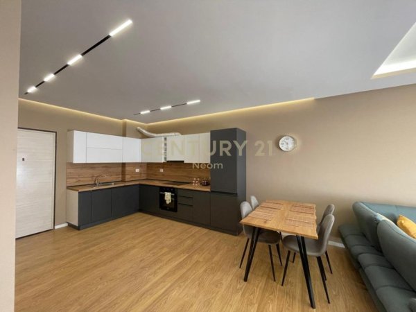 Tirane, jepet me qera apartament 2+1 Kati 1, 103 m² 750 € (KOPSHTI BOTANIK)