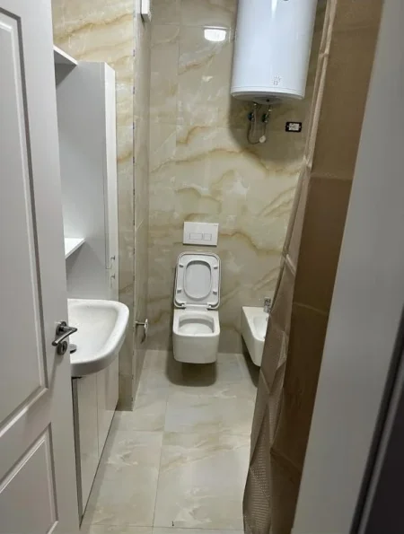 Tirane, jepet me qera apartament 1+1 Kati 5, 60 m² 400 € (Vila L 2021)