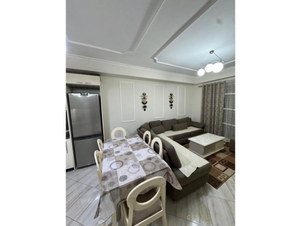 Tirane, jepet me qera apartament 1+1 Kati 5, 65 m² 600 € (KOMUNEN E PARISIT)