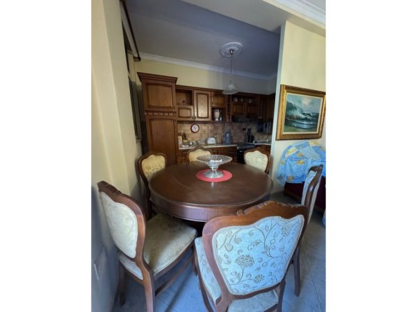 Tirane, jepet me qera apartament 2+1 Kati 2, 106 m² 750 € (Shkolla e kuqe)