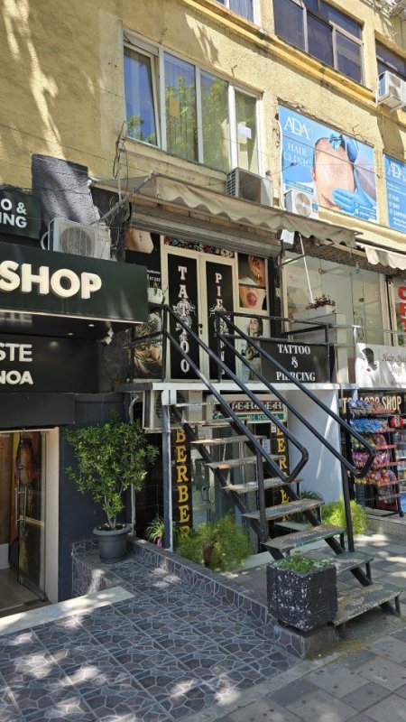 Tirane, jepet me qera ambjent biznesi Kati 0, 27 m² 800 € (RRUGA E KAVAJES)