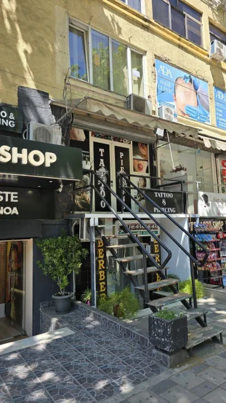 Tirane, jepet me qera ambjent biznesi Kati 0, 27 m² 800 € (RRUGA E KAVAJES)