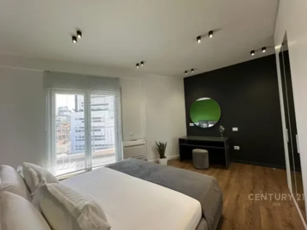 Tirane, jepet me qera apartament 2+1 Kati 3, 105 m² 1.200 € (Rruga e Dibres)