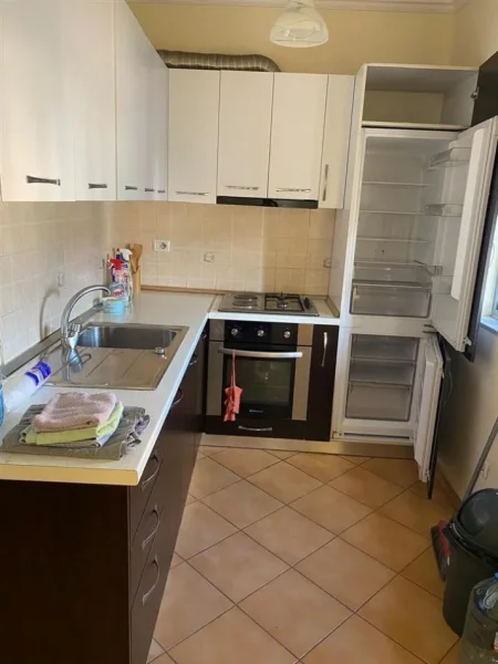 Tirane, jepet me qera apartament 2+1 Kati 6, 100 m² 500 € (Prane Deliorgjit,Karburant Kastrati)