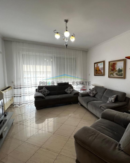 Tirane, jepet me qera apartament 2+1+Ballkon Kati 9, 110 m² 850 € (te Juridiku)