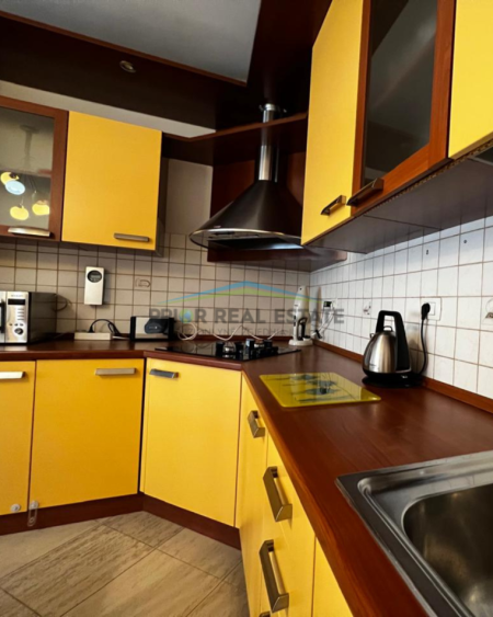 Tirane, jepet me qera apartament 2+1+Ballkon Kati 9, 110 m² 850 € (te Juridiku)