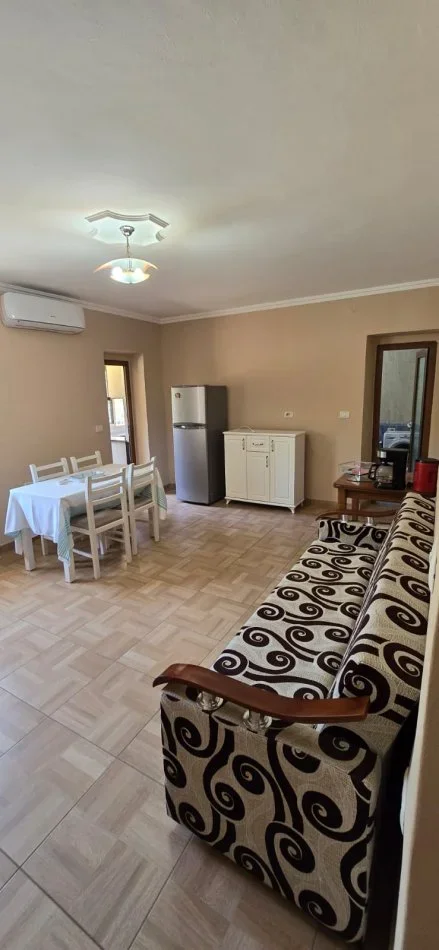 Tirane, shitet apartament 2+1+Ballkon Kati 1, 98 m² 195.000 € (Shitet Super Apartamenti 2+1+2 tualete+2 ballkone ne Qender te Tiranes tek Rruga Fortuzi)
