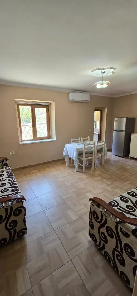 Tirane, shitet apartament 2+1+Ballkon Kati 1, 98 m² 195.000 € (Shitet Super Apartamenti 2+1+2 tualete+2 ballkone ne Qender te Tiranes tek Rruga Fortuzi)