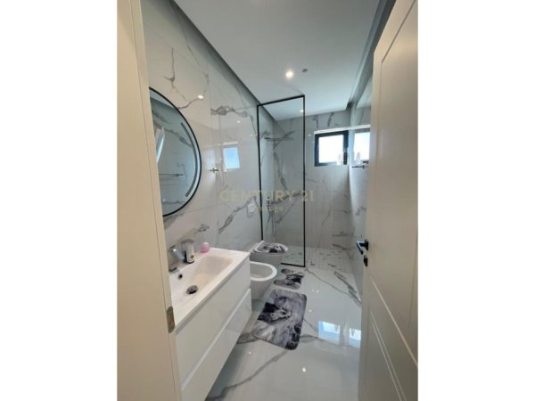 Tirane, jepet me qera 2 Katshe Kati 0, 252 m² 3.499 € (Berzhite.)