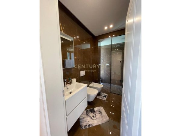 Tirane, jepet me qera 2 Katshe Kati 0, 252 m² 3.499 € (Berzhite.)