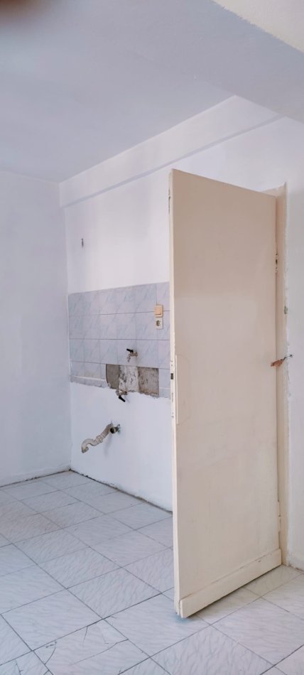 Tirane, shitet apartament 2+1+Ballkon Kati 4, 70 m² 125.000 € (Perballe Shkolles Harry Fultz)