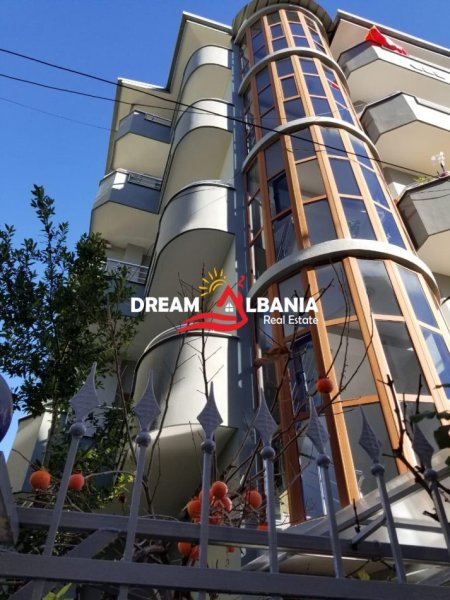 Tirane, shitet Vile Kati 5, 720 m² 730.000 € (ne Selite prane shkolles Marin Barleti)