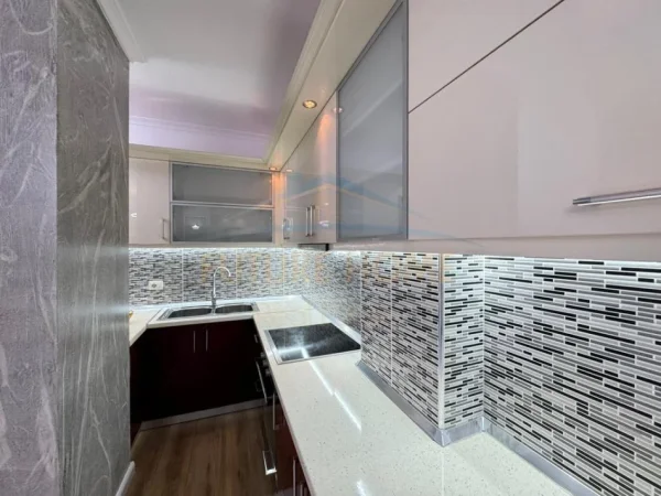 Tirane, shitet apartament 2+1+Ballkon Kati 3, 101 m² 147.000 € (RRUGA QELQIT)   UNA54971